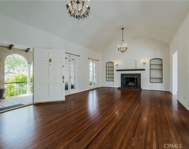 1243 Rossmoyne Avenue - Photo Thumbnail 5