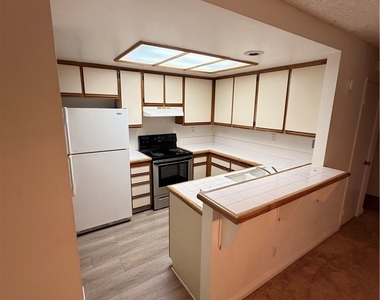 352 Deerfield Avenue - Photo Thumbnail 5