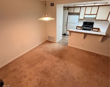 352 Deerfield Avenue - Photo Thumbnail 4