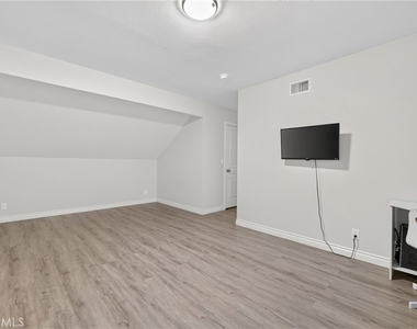 23547 Decorah Road - Photo Thumbnail 28