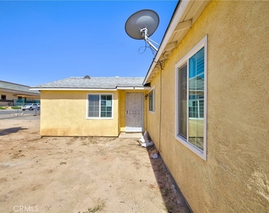 15990 Yucca Street - Photo Thumbnail 3