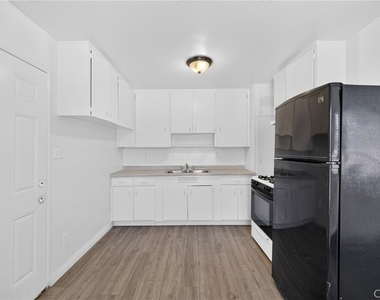 15990 Yucca Street - Photo Thumbnail 6
