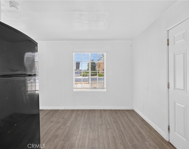 15990 Yucca Street - Photo Thumbnail 8