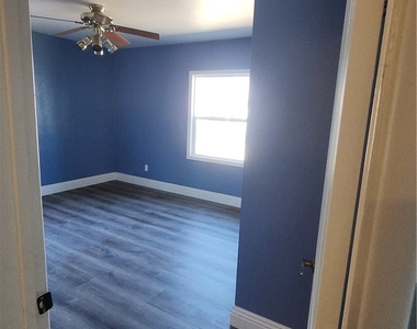 858 S Riverside - Photo Thumbnail 13