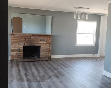 858 S Riverside - Photo Thumbnail 3