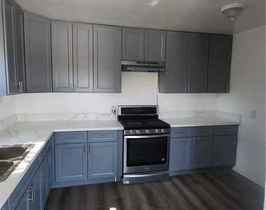 858 S Riverside - Photo Thumbnail 7