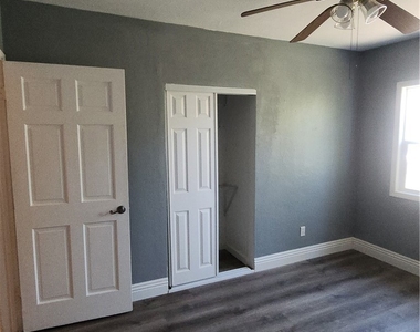 858 S Riverside - Photo Thumbnail 12