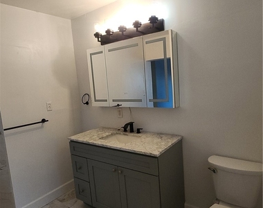 858 S Riverside - Photo Thumbnail 18