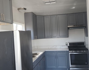 858 S Riverside - Photo Thumbnail 6