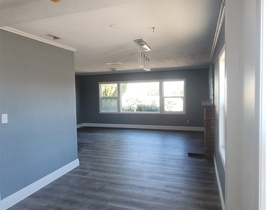 858 S Riverside - Photo Thumbnail 4