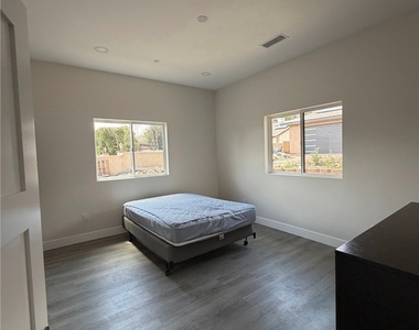 1295 W 25th - Photo Thumbnail 3