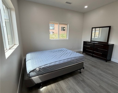 1295 W 25th - Photo Thumbnail 5