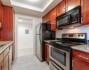 1315 A St - Photo Thumbnail 1