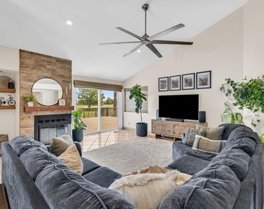 5331 Emerald Court - Photo Thumbnail 7