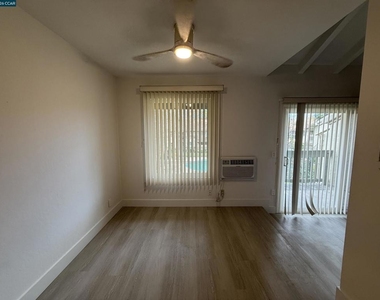2564 Walnut Blvd - Photo Thumbnail 4