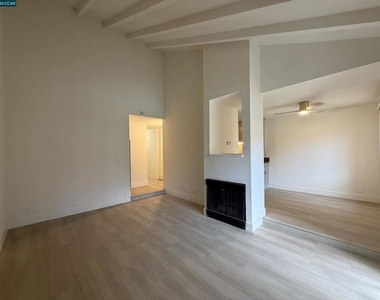 2564 Walnut Blvd - Photo Thumbnail 6