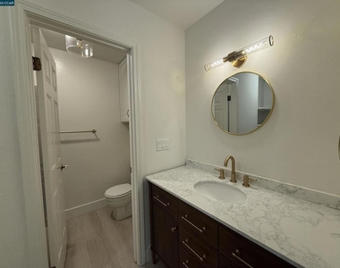 2564 Walnut Blvd - Photo Thumbnail 8