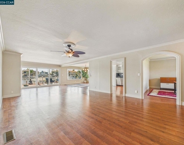 4910 Cabrillo Pt - Photo Thumbnail 16