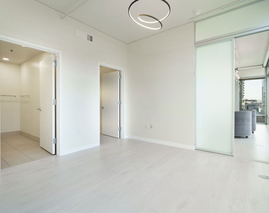 1100 S Hope Street - Photo Thumbnail 16