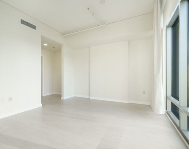 1100 S Hope Street - Photo Thumbnail 12