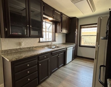 417 N Citrus Street - Photo Thumbnail 13