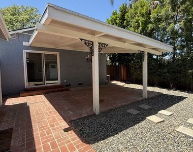 417 N Citrus Street - Photo Thumbnail 3