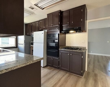 417 N Citrus Street - Photo Thumbnail 12