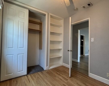 417 N Citrus Street - Photo Thumbnail 10