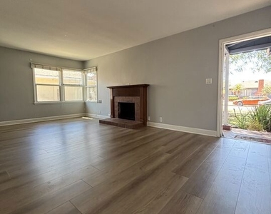 417 N Citrus Street - Photo Thumbnail 4