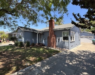 417 N Citrus Street - Photo Thumbnail 2