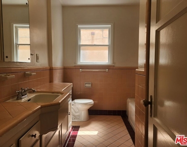 3326 3330 W 5th Street - Photo Thumbnail 6