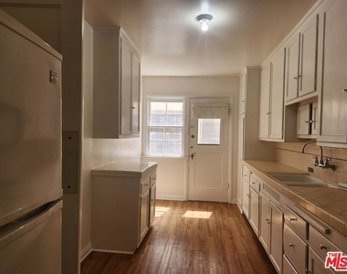 3326 3330 W 5th Street - Photo Thumbnail 5
