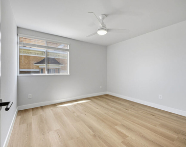 1337 S Hoover Street - Photo Thumbnail 18