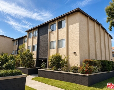 1337 S Hoover Street - Photo Thumbnail 20