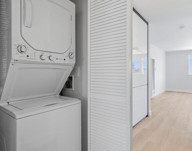 1337 S Hoover Street - Photo Thumbnail 15