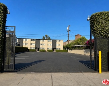 1337 S Hoover Street - Photo Thumbnail 22