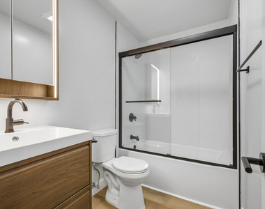 1337 S Hoover Street - Photo Thumbnail 17