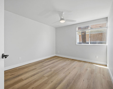 1337 S Hoover Street - Photo Thumbnail 16