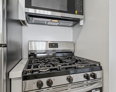 1337 S Hoover Street - Photo Thumbnail 9