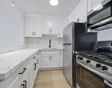 1337 S Hoover Street - Photo Thumbnail 8