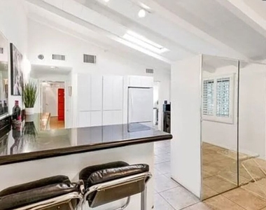 4363 Hayvenhurst Ave - Photo Thumbnail 31