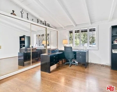 4363 Hayvenhurst Ave - Photo Thumbnail 33