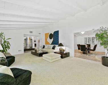 4363 Hayvenhurst Ave - Photo Thumbnail 6