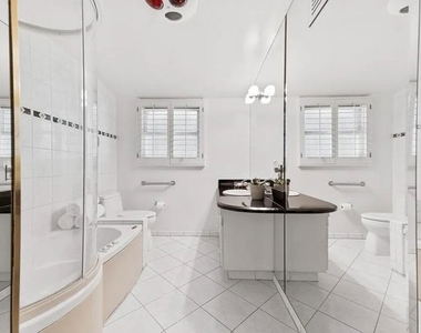 4363 Hayvenhurst Ave - Photo Thumbnail 14