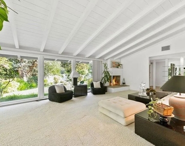 4363 Hayvenhurst Ave - Photo Thumbnail 8