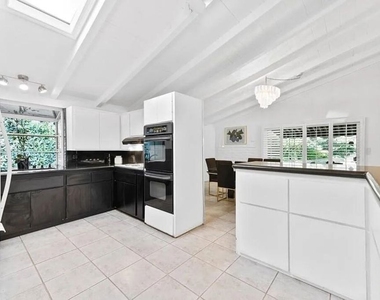 4363 Hayvenhurst Ave - Photo Thumbnail 9
