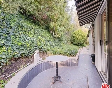 4363 Hayvenhurst Ave - Photo Thumbnail 32