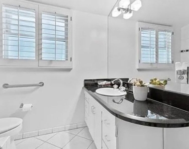 4363 Hayvenhurst Ave - Photo Thumbnail 37