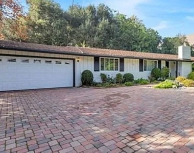 4363 Hayvenhurst Ave - Photo Thumbnail 2