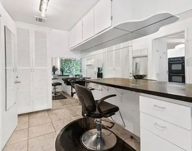 4363 Hayvenhurst Ave - Photo Thumbnail 30